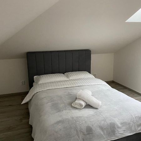 Klicperovo 2Kk Apartment Hradec Kralove Ngoại thất bức ảnh